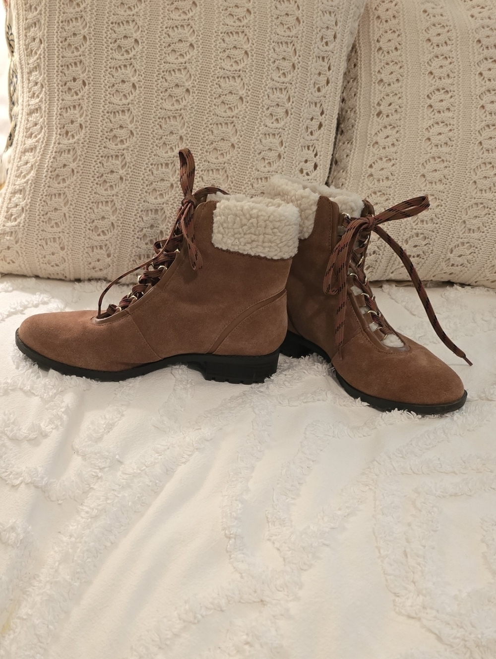 Crown & Ivy Women’s June Tan Suede Lace-Up Shearling Ankle Boots, Size 7.5